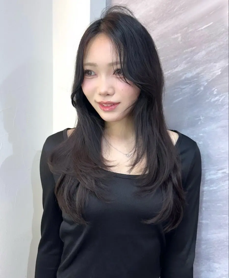 セミロング カラー ヘアアレンジ カット ヘアカラー 🖤kana/艶髪/ 韓国風暗髪カラー🖤のヘアスタイル