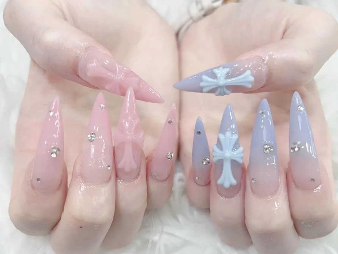 ネイル 長さ出し キラキラネイル 韓国ネイル ロングネイル マグネットネイル ハンドネイル ハンドケア Yuki🌸 nailのネイルデザイン