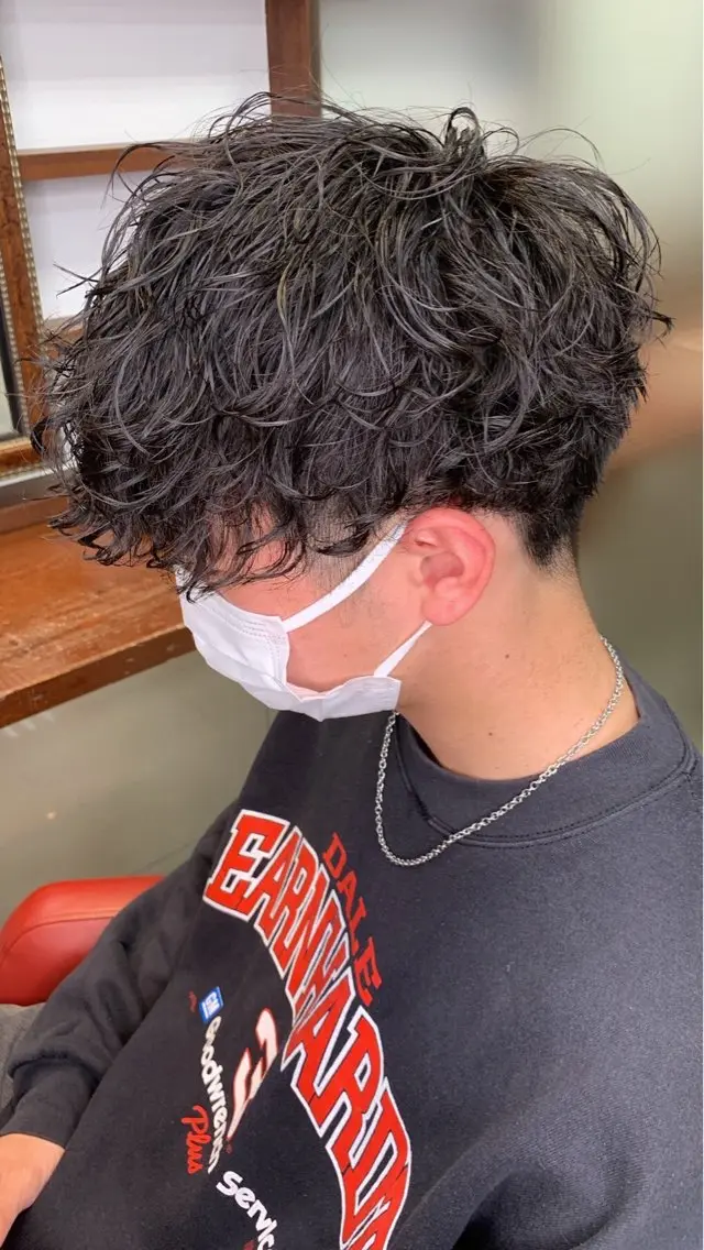 ショート パーマ メンズ 本島 大生のヘアスタイル