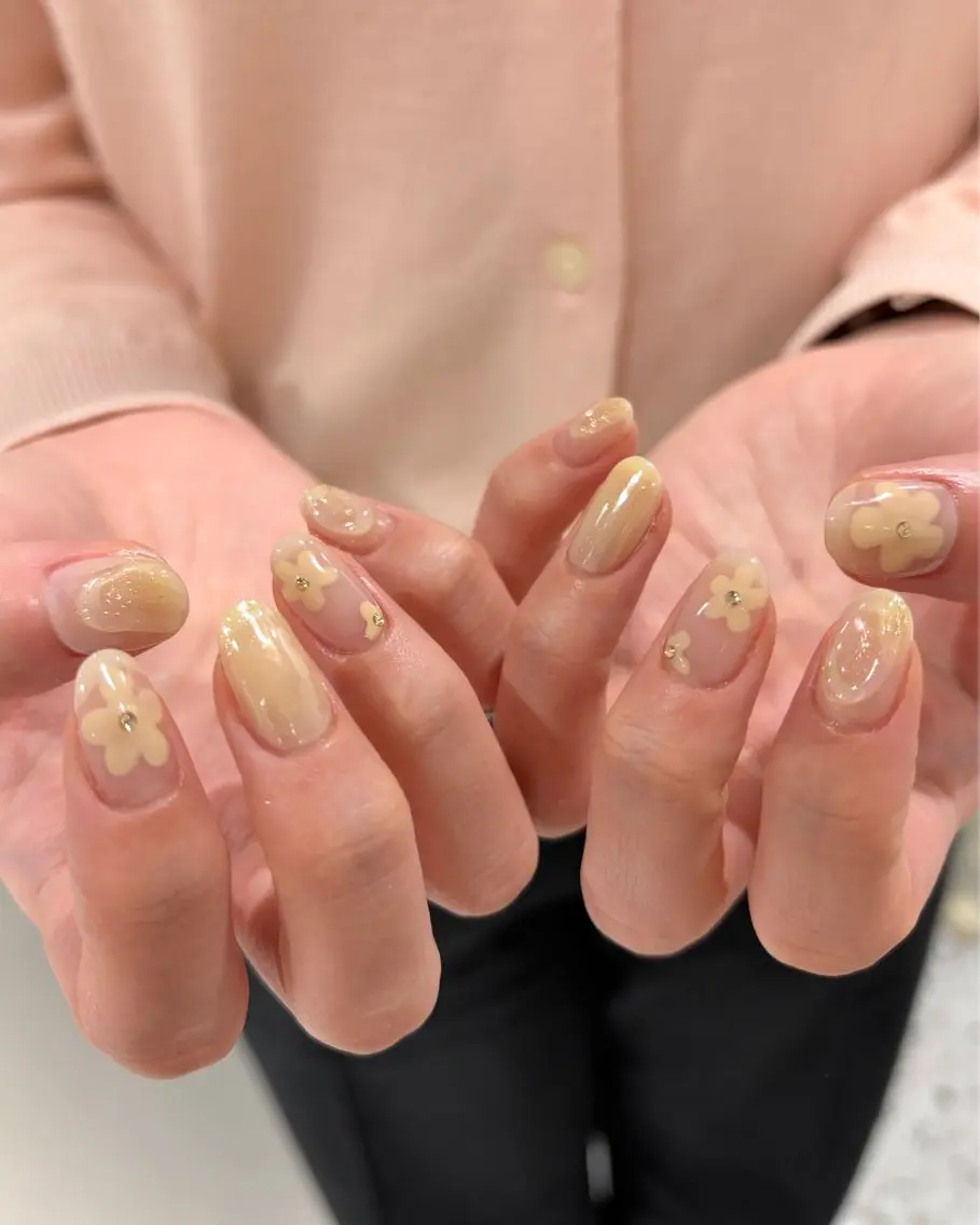 ネイル オーロラネイル 春ネイル 黄色 ハンドネイル 新宿ニュアンスネイル makotoのネイルデザイン