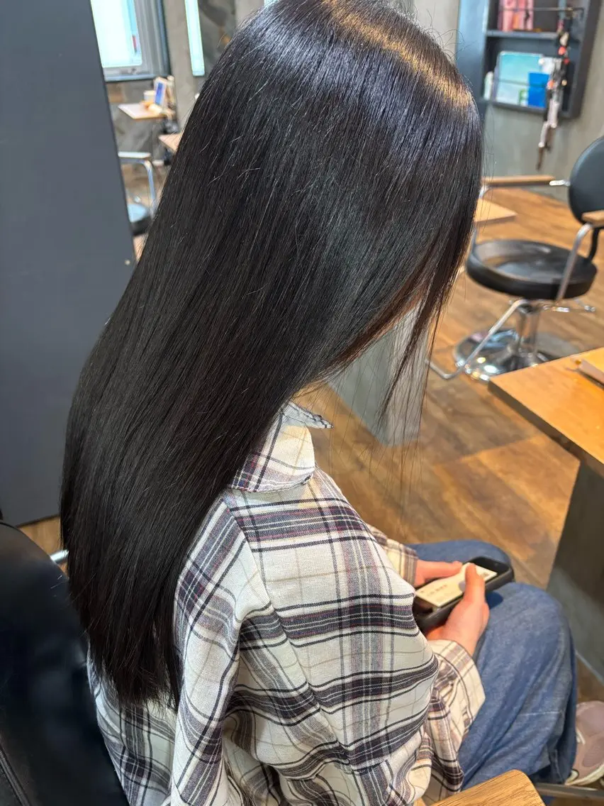 ロング 縮毛矯正 縮毛矯正 上田 瑠海音のヘアスタイル