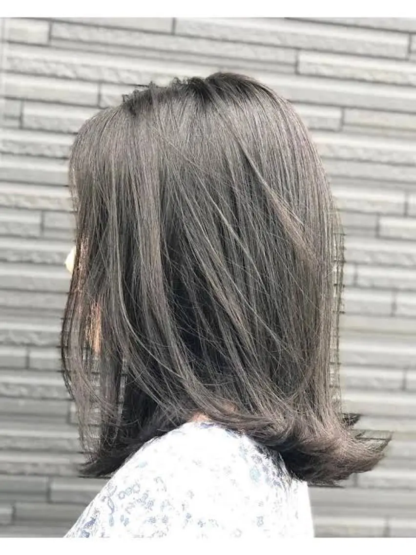 セミロング カラー レイヤー・カット モデル・透明感カラーのヘアスタイル
