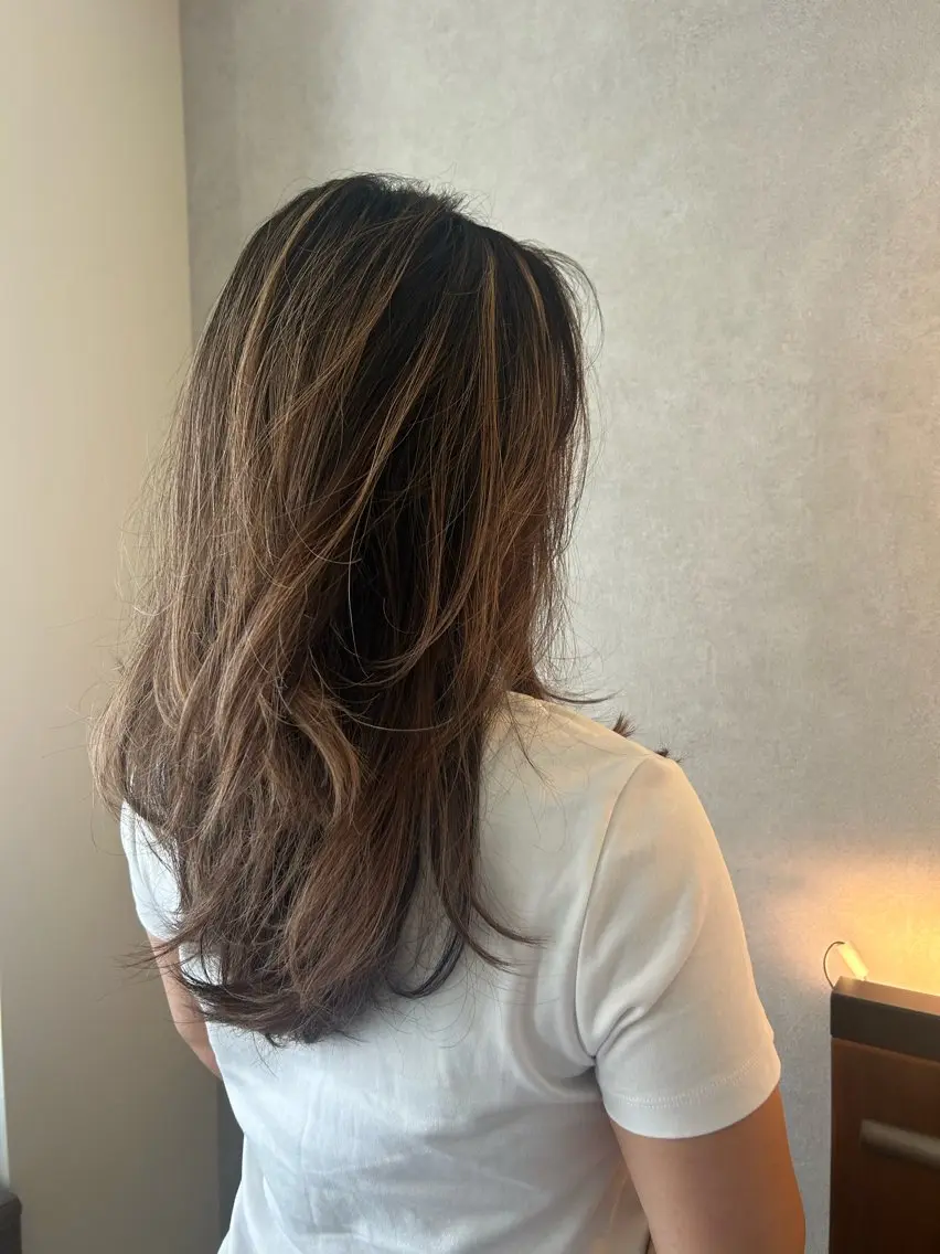セミロング レイヤーカット 福元 理沙のヘアスタイル
