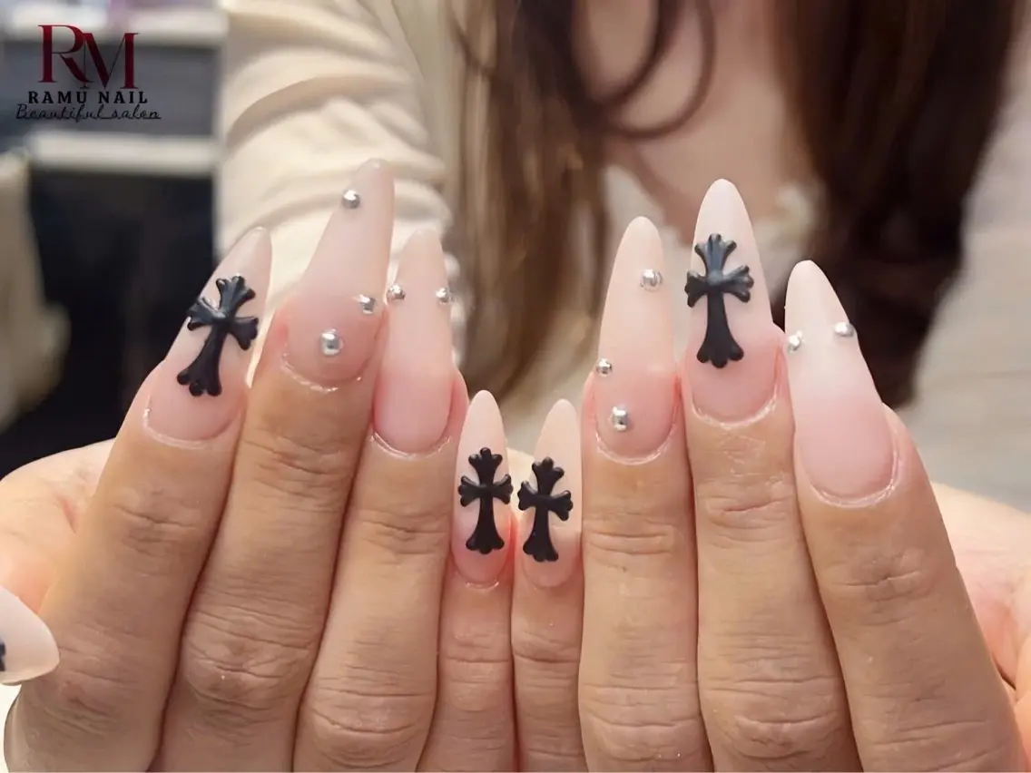 ネイル キラキラネイル マグネットネイル ミラーネイル ピンク 夏ネイル ハンドネイル RAMU Nail 恵比寿店のネイルデザイン