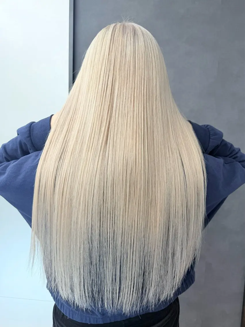 ロング カラー ハイトーンカラー TOMIKUDA RIOのヘアスタイル