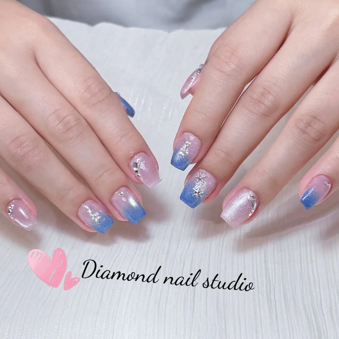 ネイル アートネイル オーロラネイル フラッシュネイル ガーリー キラキラネイル ハンドネイル Una NAILMANAMIのネイルデザイン