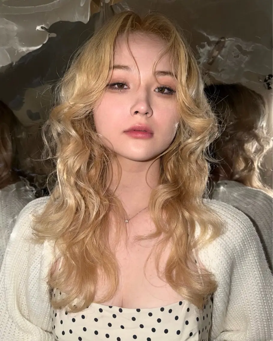ロング カラー カット ヘアカラー トリートメント 抜きっぱなしブロンド /ハイトーン/カナタのヘアスタイル