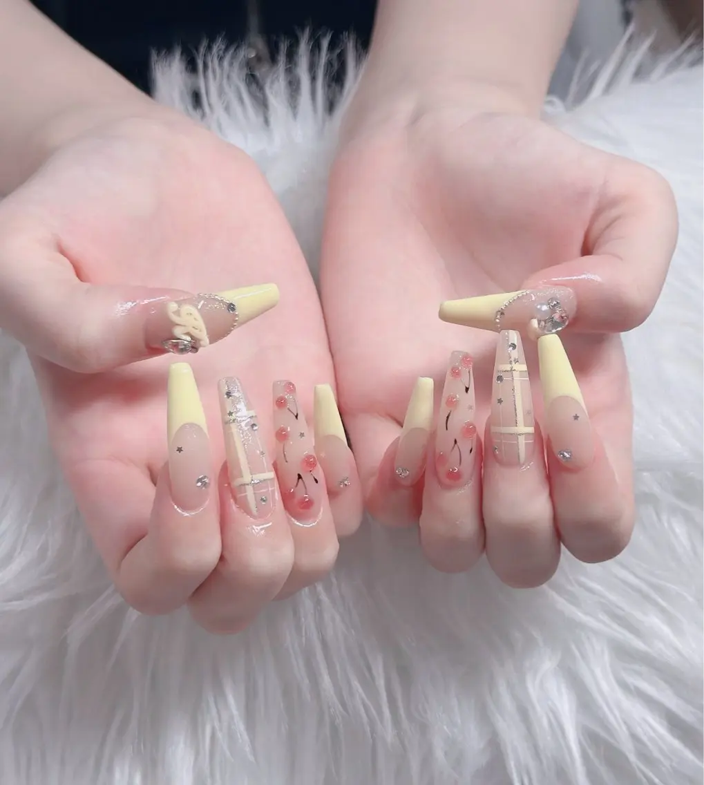 ネイル フレンチネイル ジェルネイル ガラスフレンチ ハロウィン ハート H.baby Nail Salonのネイルデザイン