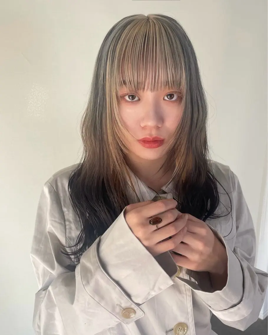 ロング カラー 山下 莉歩のヘアスタイル