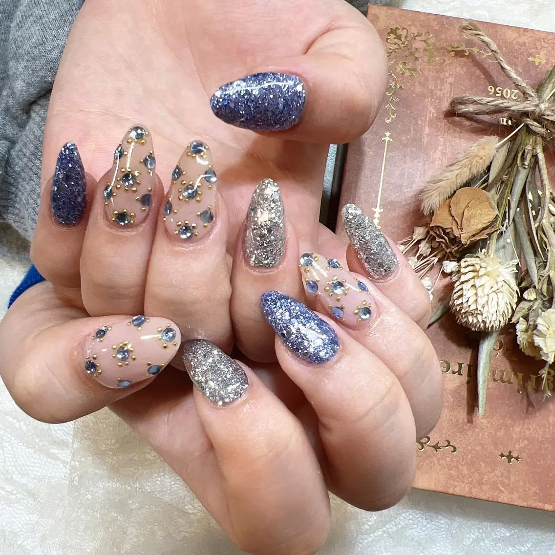 ネイル ストーンネイル nailist yuiのネイルデザイン