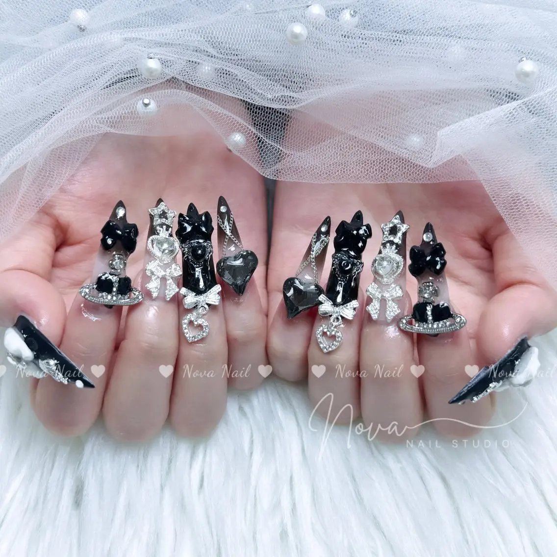 ネイル フレンチネイル ジェルネイル キラキラネイル 韓国ネイル マグネットネイル ハンドネイル ハンドケア Kitty Nail Novaのネイルデザイン