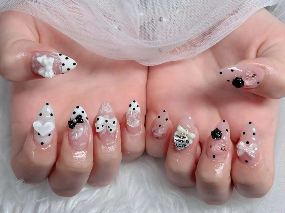 ネイル オーロラネイル フレンチネイル ジェルネイル ハロウィン キラキラネイル ハンドネイル H.baby Nail Salonのネイルデザイン