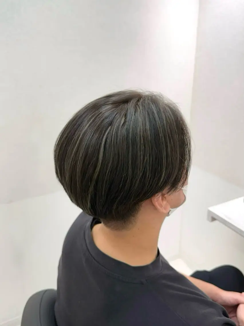 メンズカット+メンズハイライト+髪質強化TR付きの写真