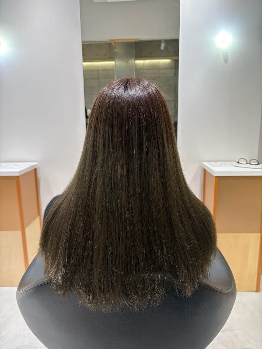 カラー ブリーチ オリーブカラー 髙橋 舞衣のヘアスタイル