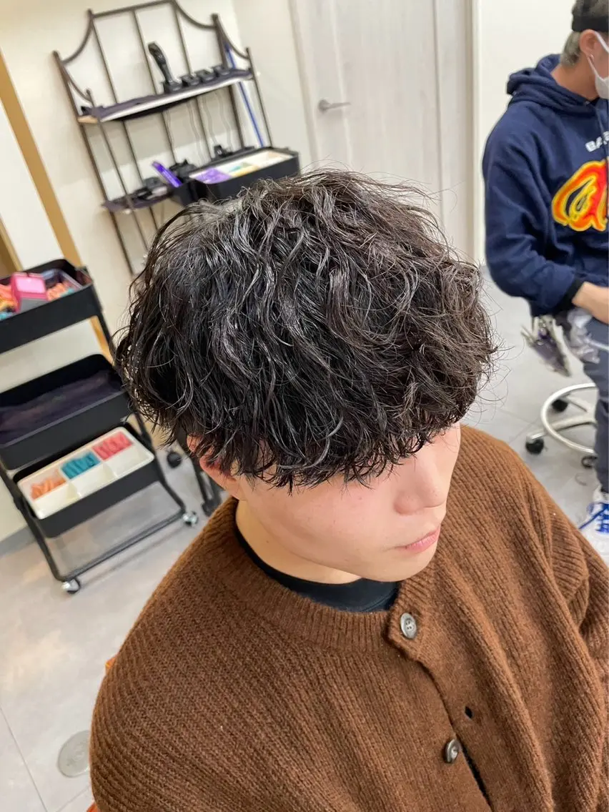 パーマ フェザーパーマメンズ ピンパーマ京都駅前のヘアスタイル