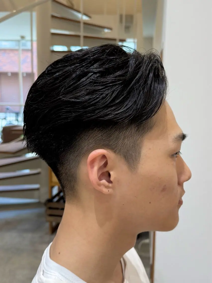 ショート メンズ ビジネス フェザーパーマ カルマパーマ マッシュ メンズパーマ 堀江/レイヤーカット /髪質改善のヘアスタイル