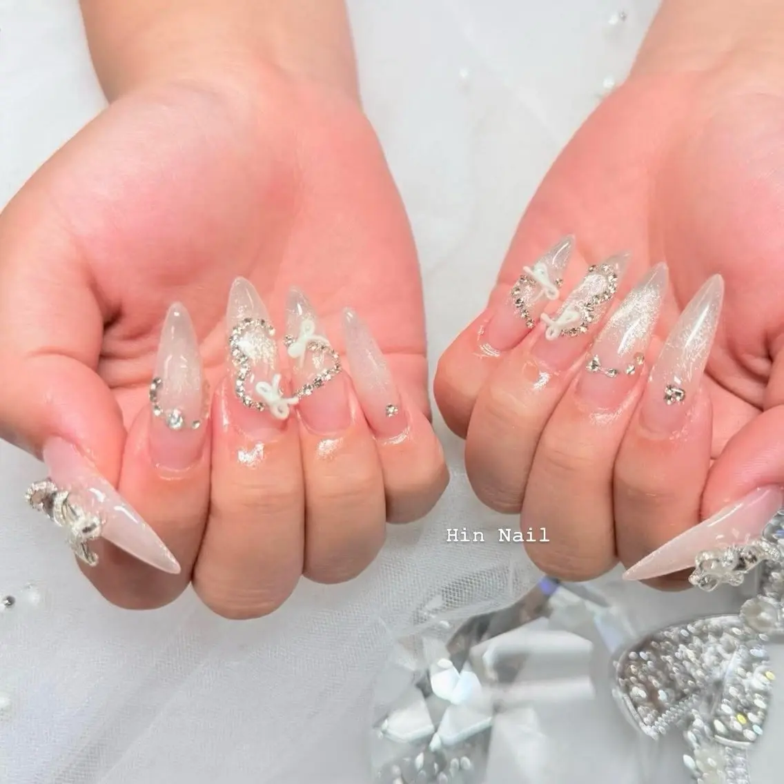 ネイル チークネイル ドット フットネイル フレンチネイル グラデーション ハンドネイル HIN NAILのネイルデザイン