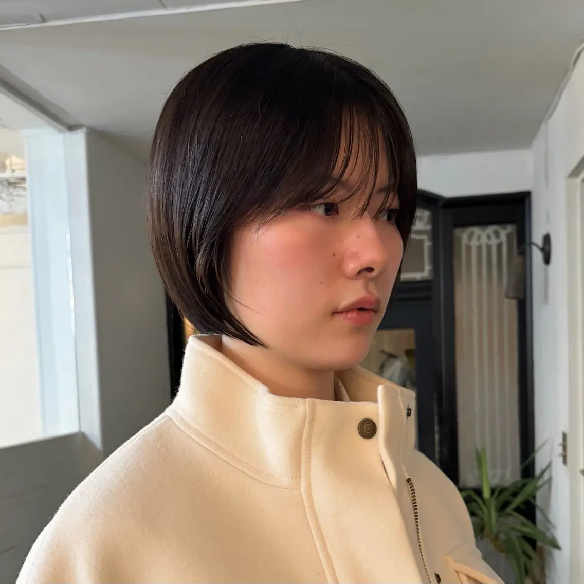 ショート ボブ 顔周りカット レイヤー/ベージュ mikuのヘアスタイル