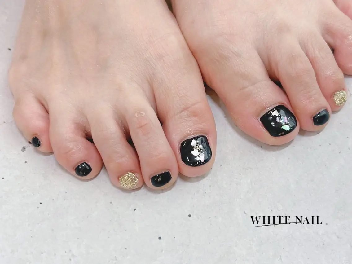 ネイル シンプルネイル フットネイル WHITE NAIL ホワイトネイルのネイルデザイン