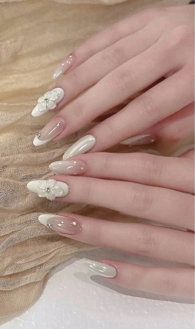 ネイル フットネイル フレンチネイル グラデーション 氷ネイル・うるうるネイル 韓国ネイル ハンドネイル Lynn_ Nailのネイルデザイン