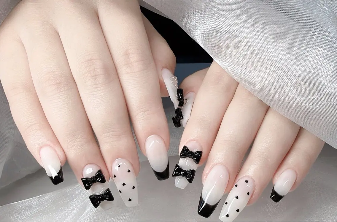 ネイル アートネイル オーロラネイル ガーリー キラキラネイル 韓国ネイル ハンドネイル Mio NailsalonUのネイルデザイン