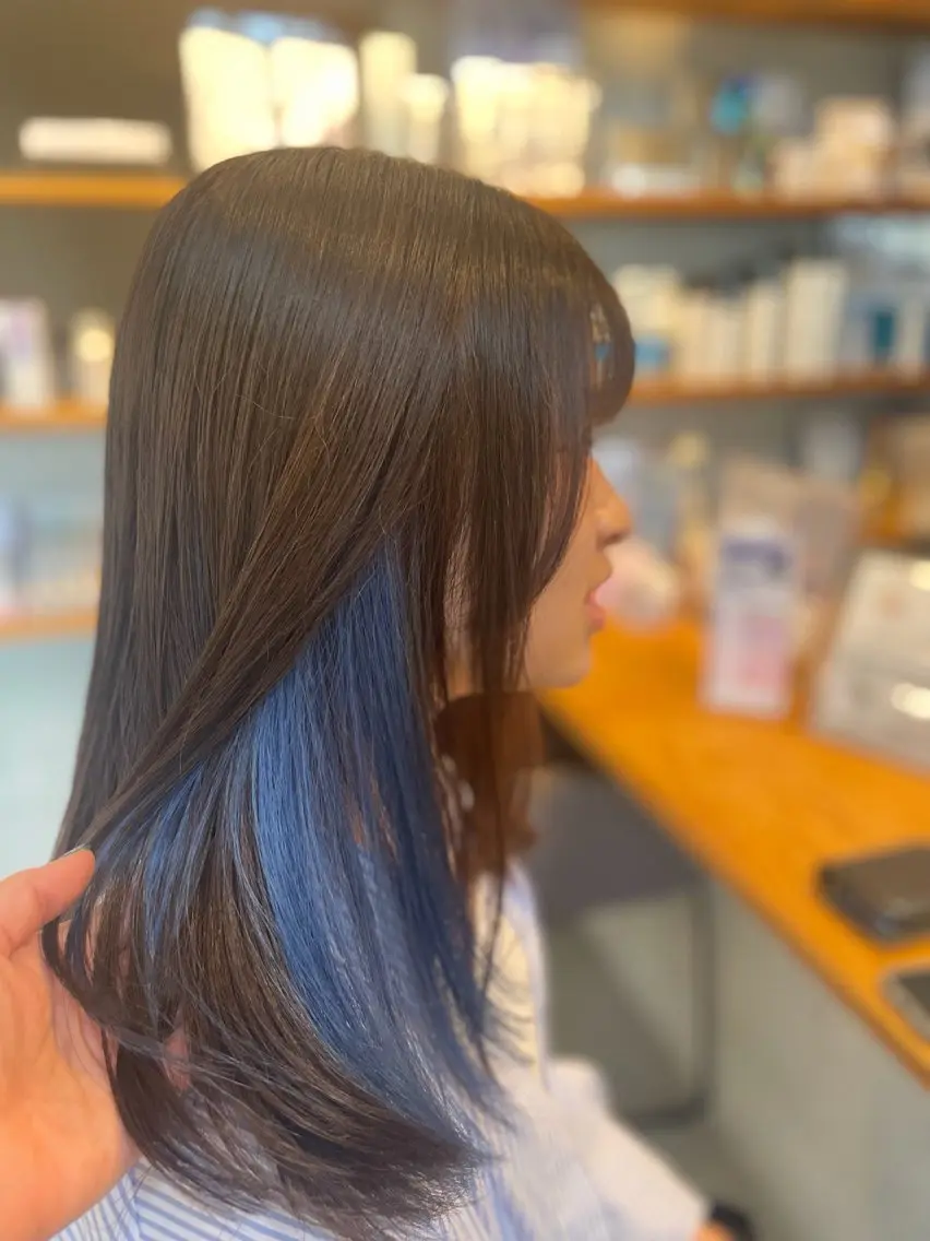 ロング カラー ブリーチ 透明感カラー グレージュ インナーカラー momoka オリーブ/ベージュのヘアスタイル