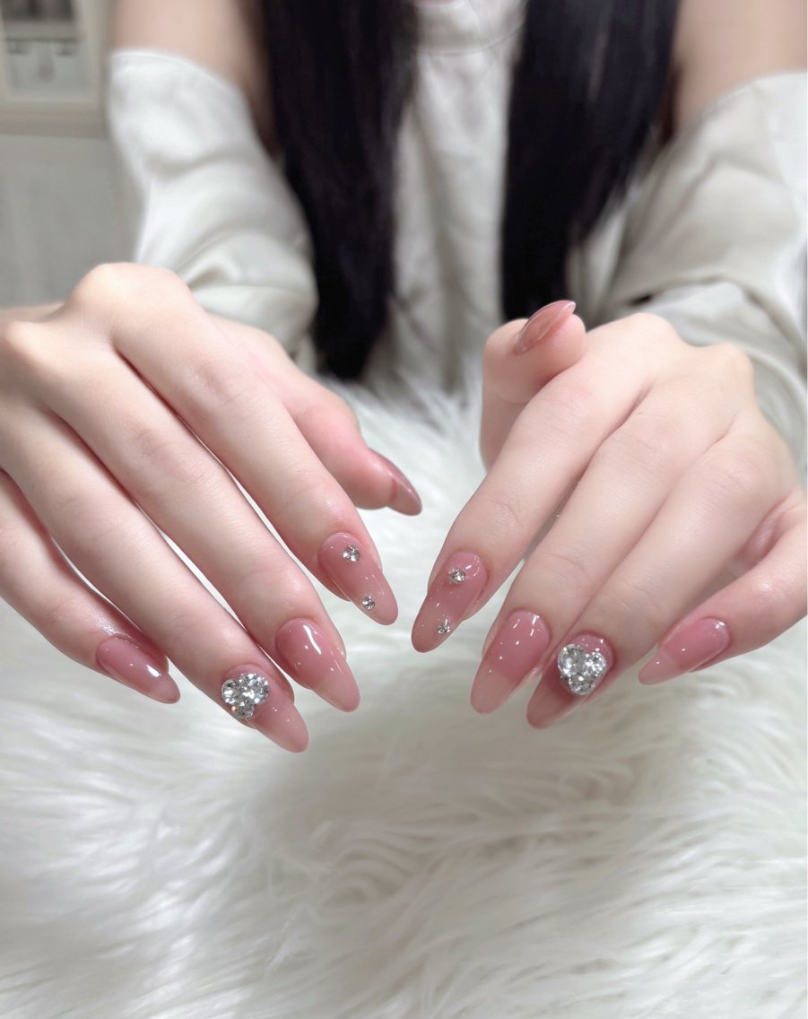 ネイル ワンカラーネイル ストーンネイル ワンホンネイル ハンドネイル FLY Nail Salonのネイルデザイン