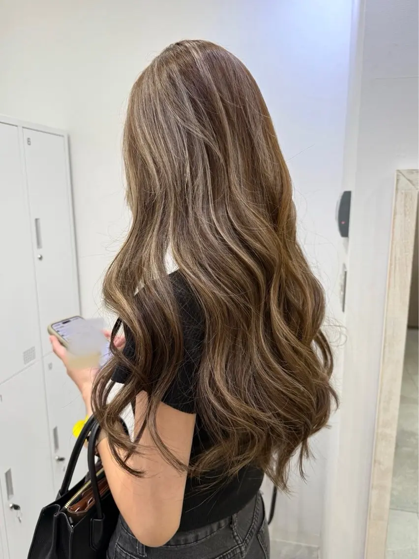 ロング カラー 尾形 日和のヘアスタイル
