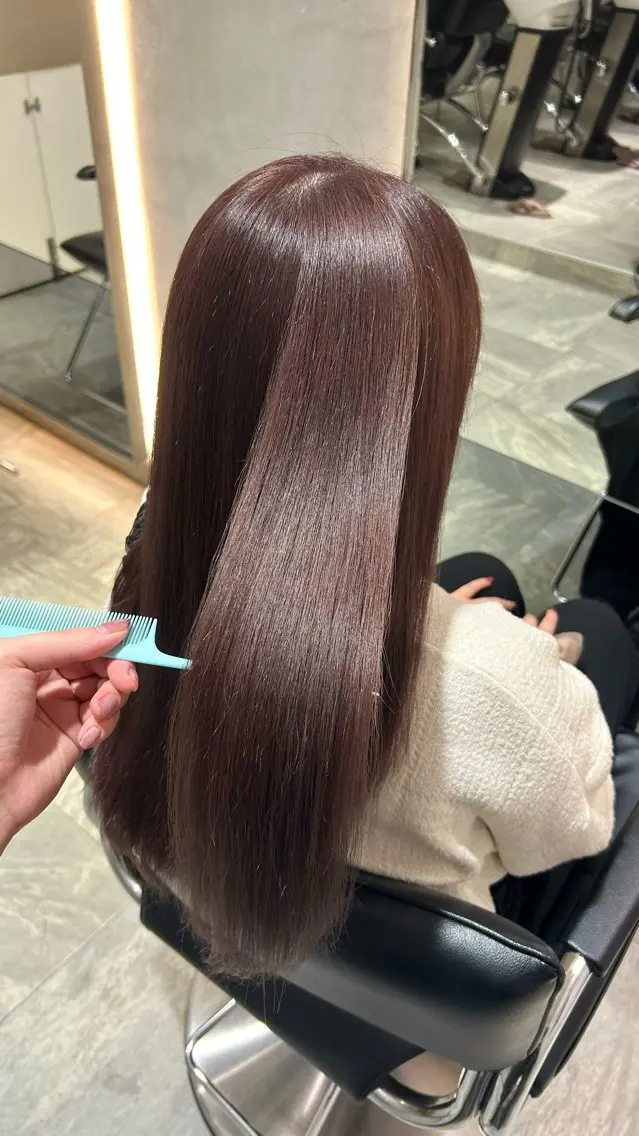 ロング カラー ブリーチ ボルドーカラー ピンクカラー 艶カラー/レイヤー 🦋AKARI🦋のヘアスタイル