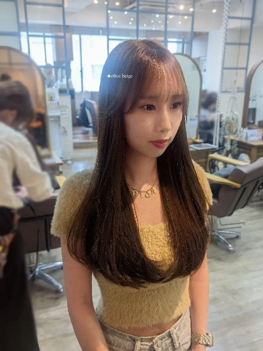 ロング カラー ベージュカラー オリーブベージュ レイヤーカット カット ヘアカラー トリートメント 🏹MIYU￤抜け感 ×柔らかカラーのヘアスタイル