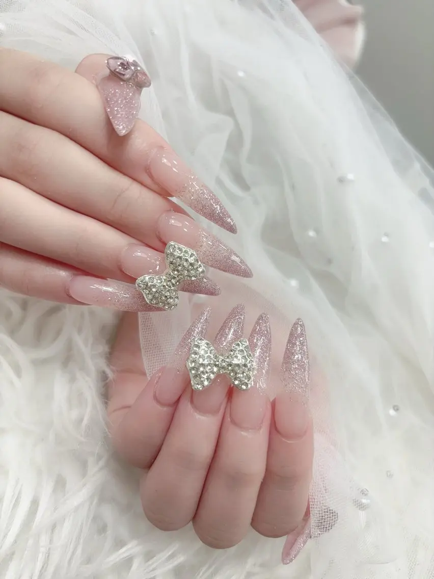 ネイル グラデーション キラキラネイル マグネットネイル スカルプネイル 冬ネイル ハンドネイル kawaiiko サロンのネイルデザイン