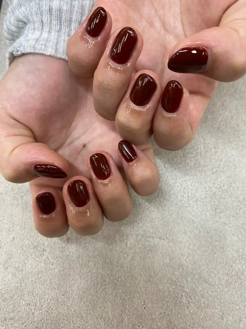 ネイル ボルドー ワンカラーネイル MAXKELLY AIのネイルデザイン
