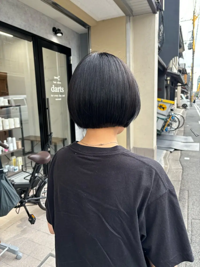 ショート 切りっぱなしボブ 前下がりボブ ショートボブ ボブ ショートヘア マツダ レンのヘアスタイル