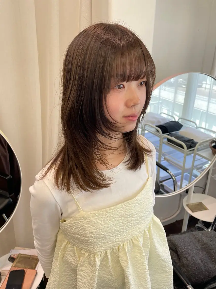 ミディアム カラー ベージュカラー オリーブベージュ カット ヘアカラー トリートメント レイヤーカット🎀 kanaのヘアスタイル