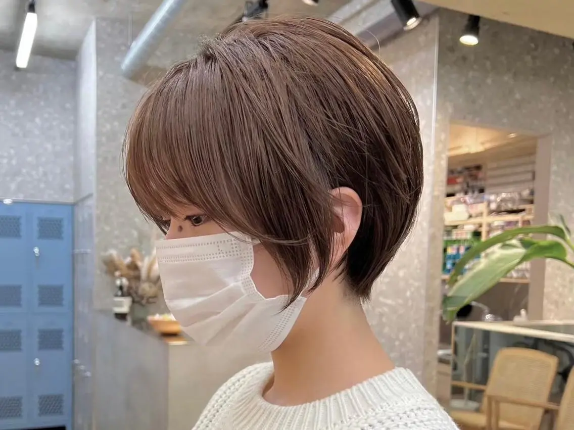 ショート カラー 藤川 明英里のヘアスタイル