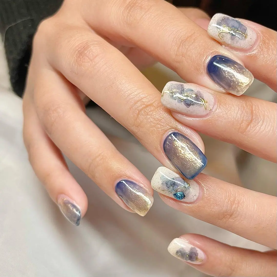ミディアム パーマ ヘアアレンジ メンズ キッズ ネイル マツエク・マツパ アイブロウ カラーマツエク ミラーネイル ネイビー オレンジ el. by Aoのネイルデザイン