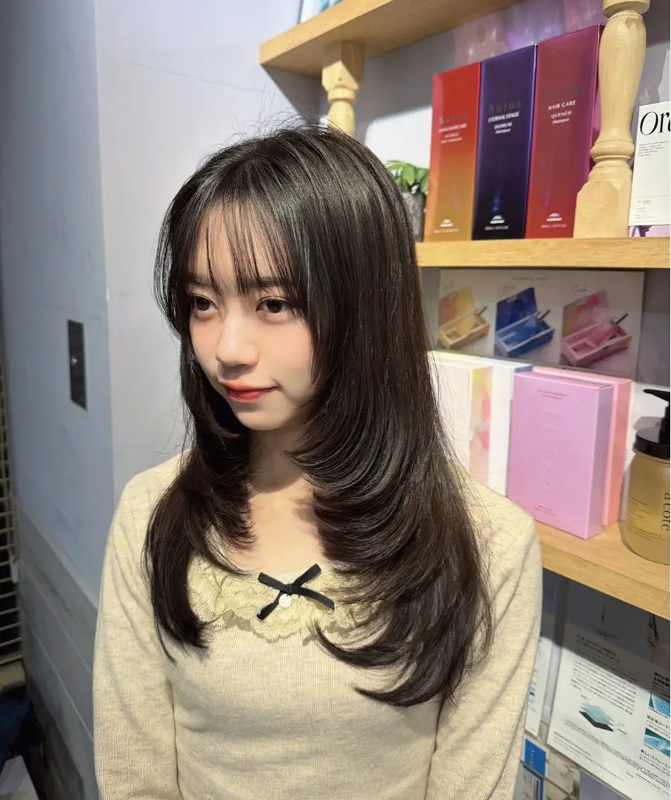 ロング カット 小柳 夏美のヘアスタイル