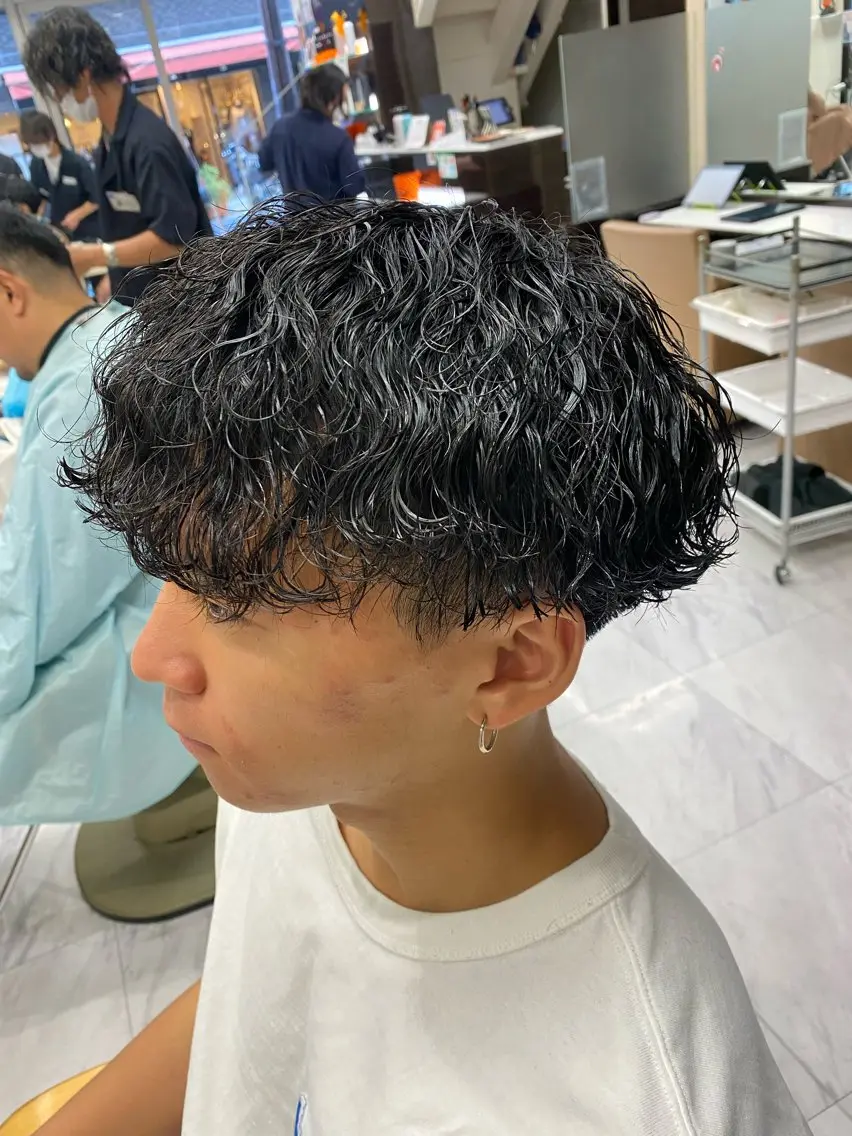 パーマ メンズ メンズパーマ メンズツイストパーマ 波巻きパーマ スパイラルパーマ ツイストパーマ カット パーマ トリートメント 🌴パーマオタク🌴 長谷川　諒佑🌈のヘアスタイル