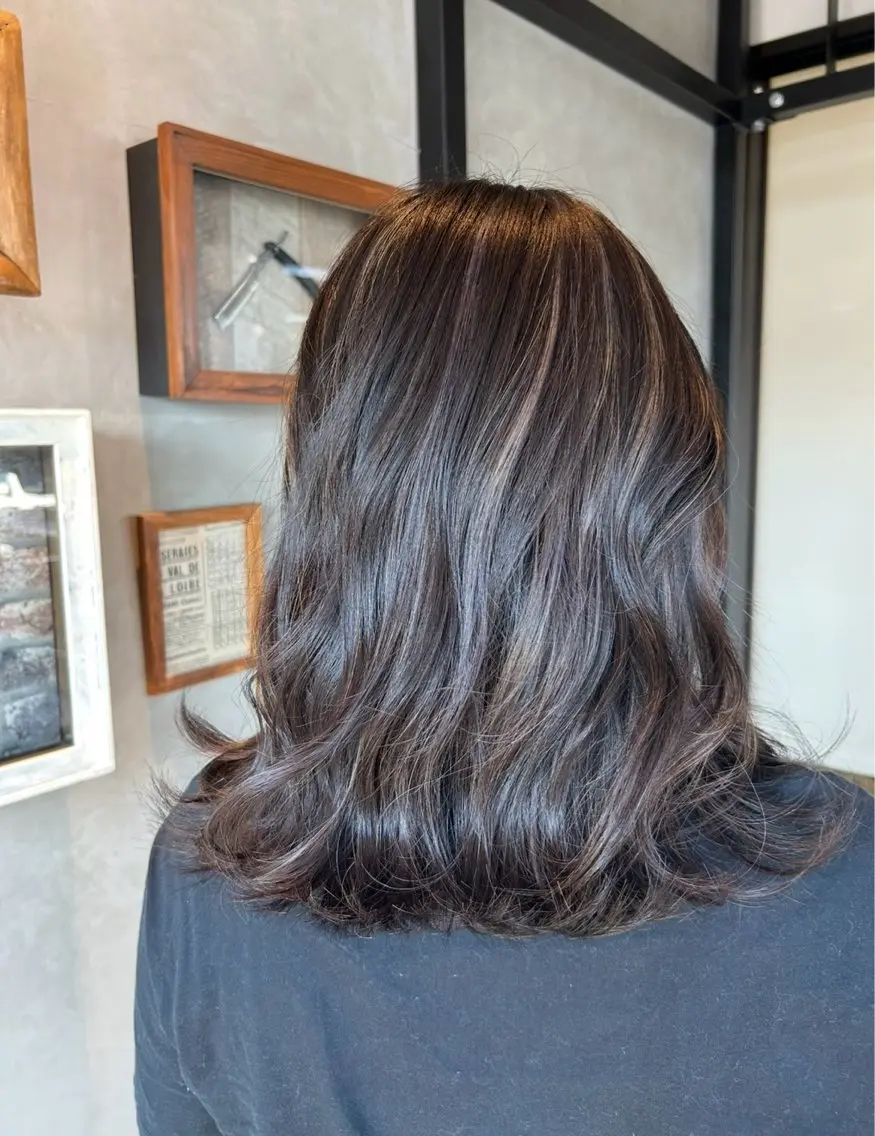 ミディアム ハイライト 岡田 七海のヘアスタイル