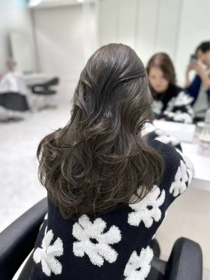 ロング カラー ヘアカラー トリートメント モテ艶🪄透明感カラ ー🦋RION🦋のヘアスタイル