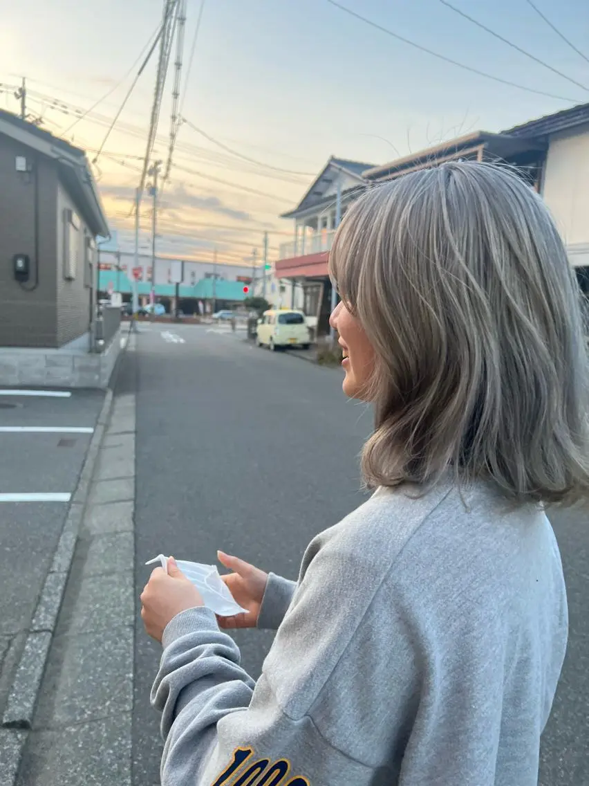 カット＋ケアブリーチ＋カラーの写真