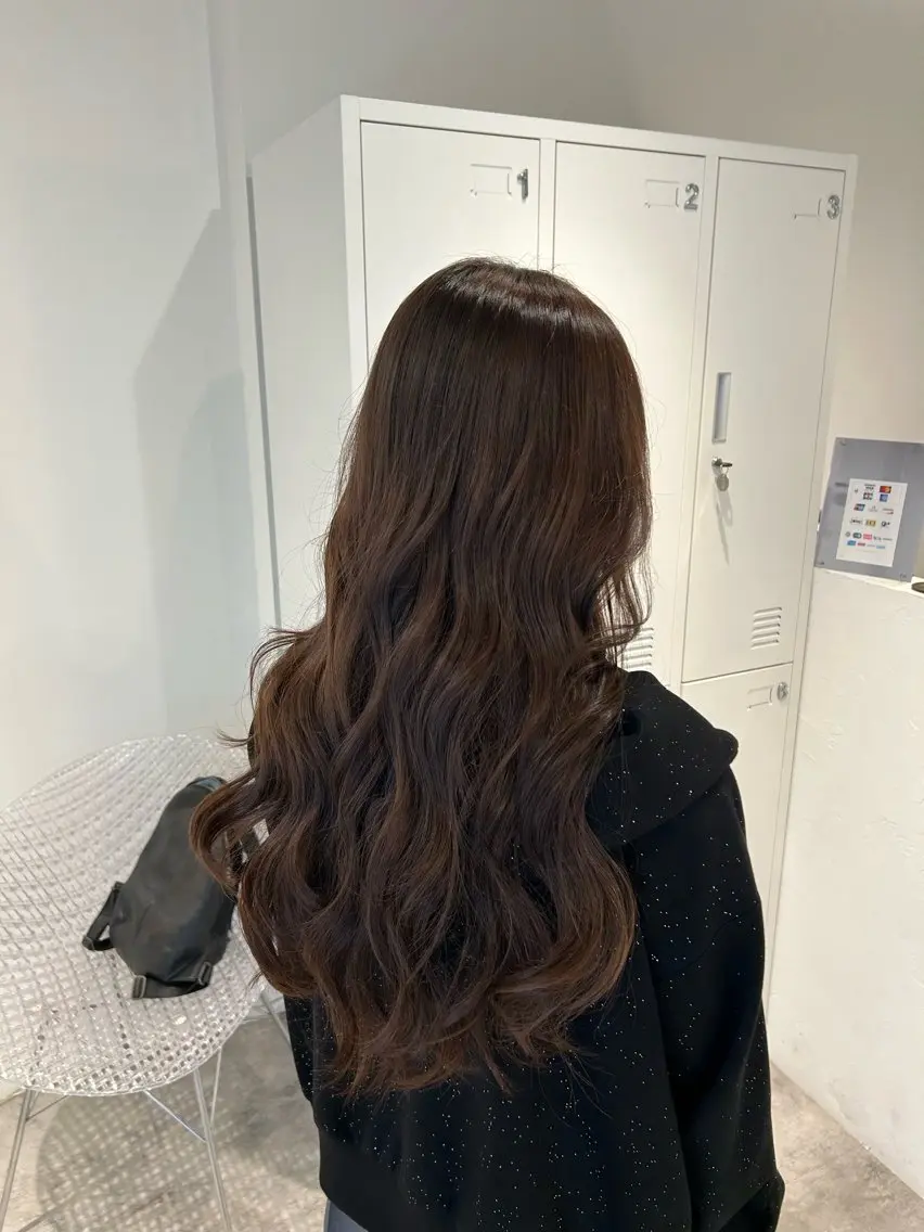 ロング カラー ヘアアレンジ ベージュカラー ブリーチ ブラウンカラー チョコレートブラウン ダブルカラー カット ヘアカラー トリートメント 李奈🍒府中/ レイヤー透明感カラーのヘアスタイル