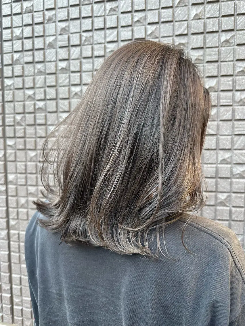 セミロング カラー ヘアカラー CURE 朱梨のマツエク・マツパデザイン