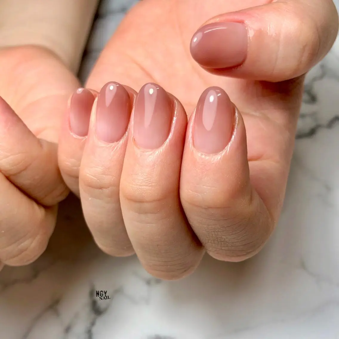 ネイル ブラウン グラデーション オフィスネイル ピンク ハンドネイル NAIL NOWのネイルデザイン