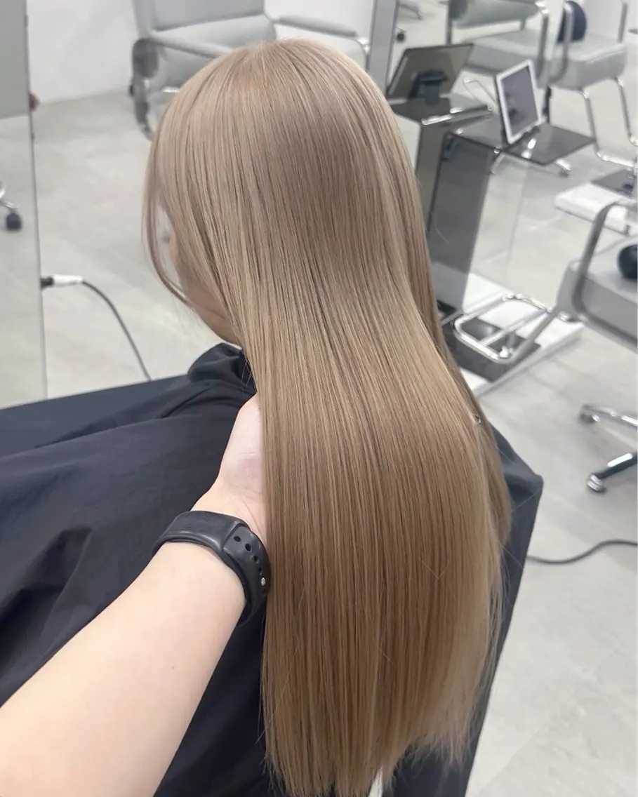 ロング Mei/ハイトーン/ シャドールーツのヘアスタイル