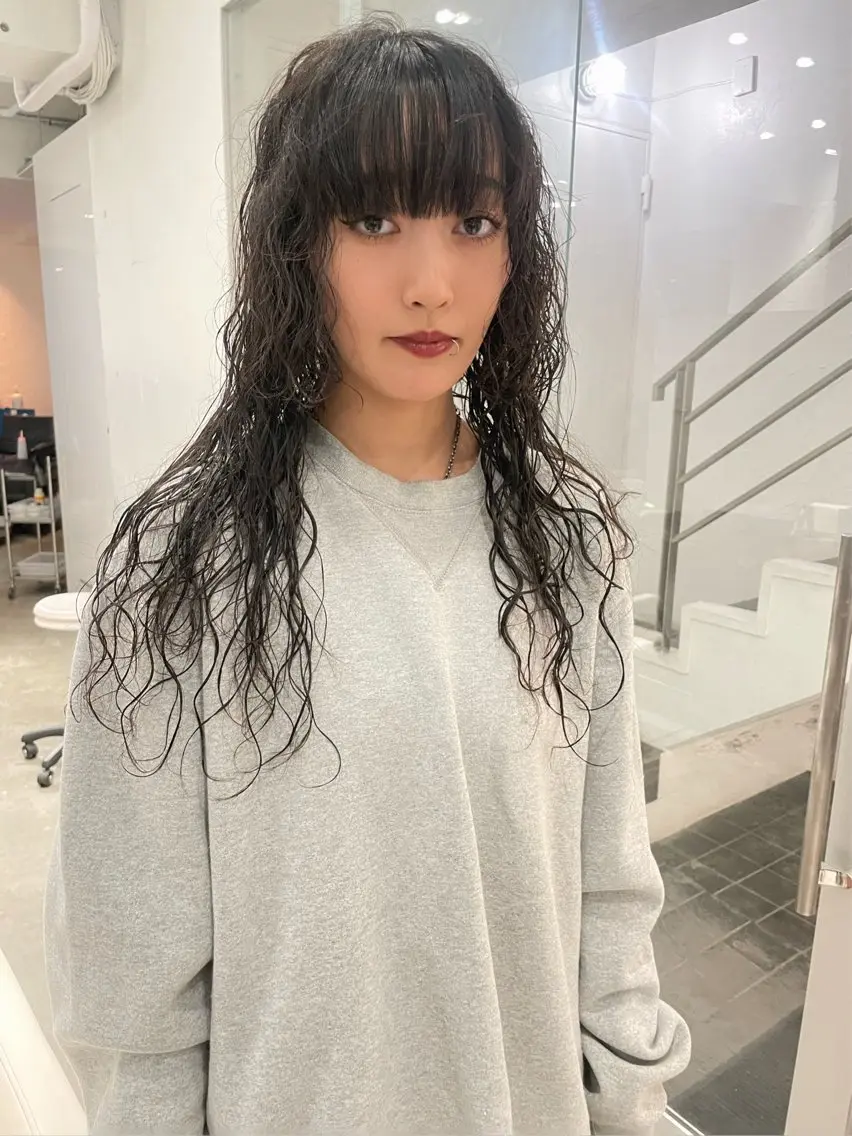 ロング パーマ ロング スパイラルパーマ パーマ スパイラルパーマ 🌐hina⭐️のヘアスタイル