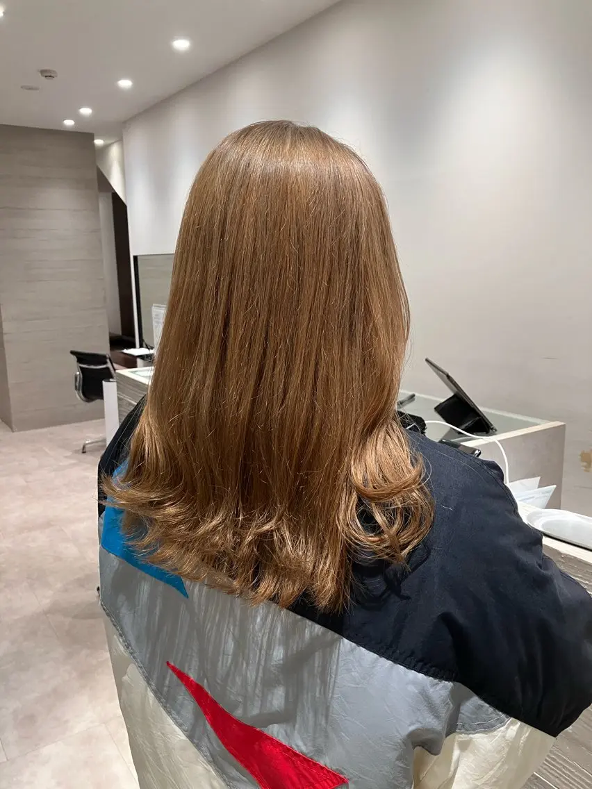 ロング カラー ベージュカラー ブリーチ サキ🤍ハイトーン 🩰くびれ巻きヘアのヘアスタイル