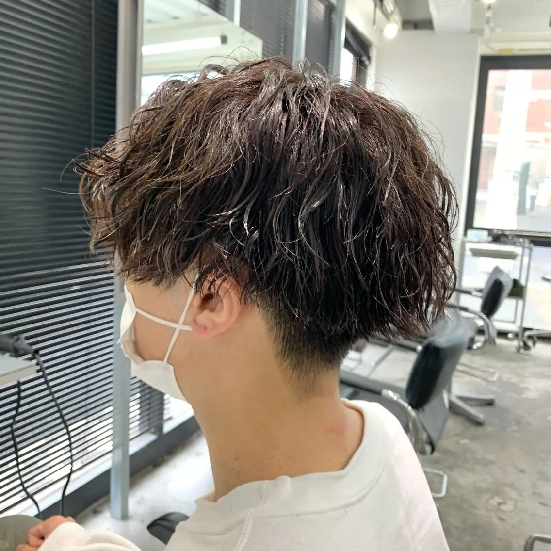 ショート カラー パーマ メンズ センターパート グレージュ カット ヘアカラー パーマ メンズ特化美容師/ 藤戸 椋のヘアスタイル