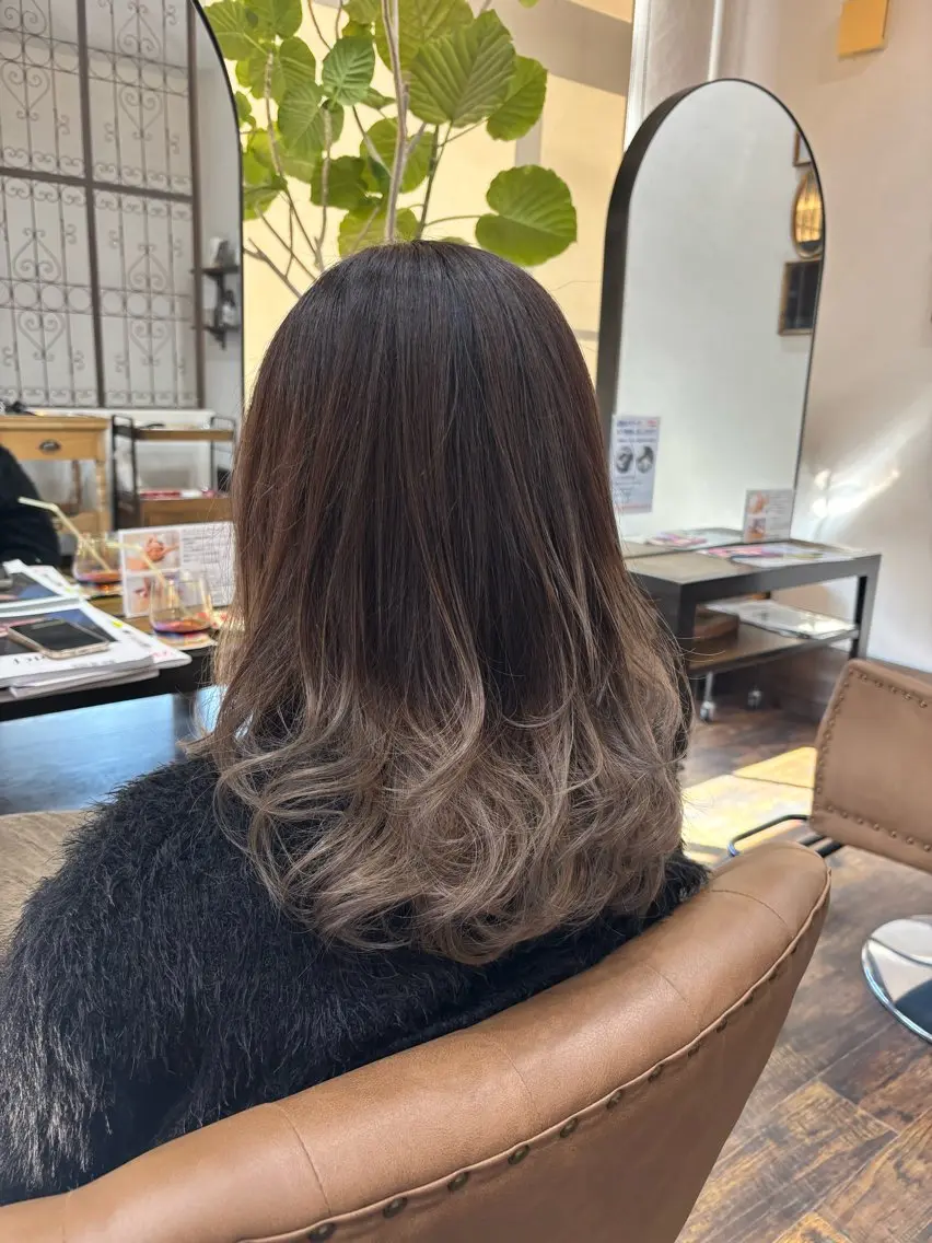ロング ヘアカラー 對比地 茜のヘアスタイル