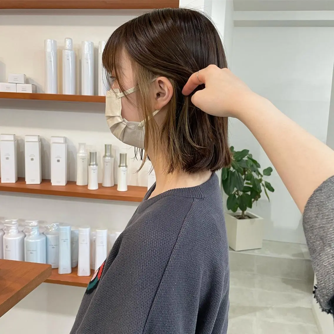 ミディアム カラー ベージュカラー 🤍似合わせパーマ 奥田沙耶🫧のヘアスタイル